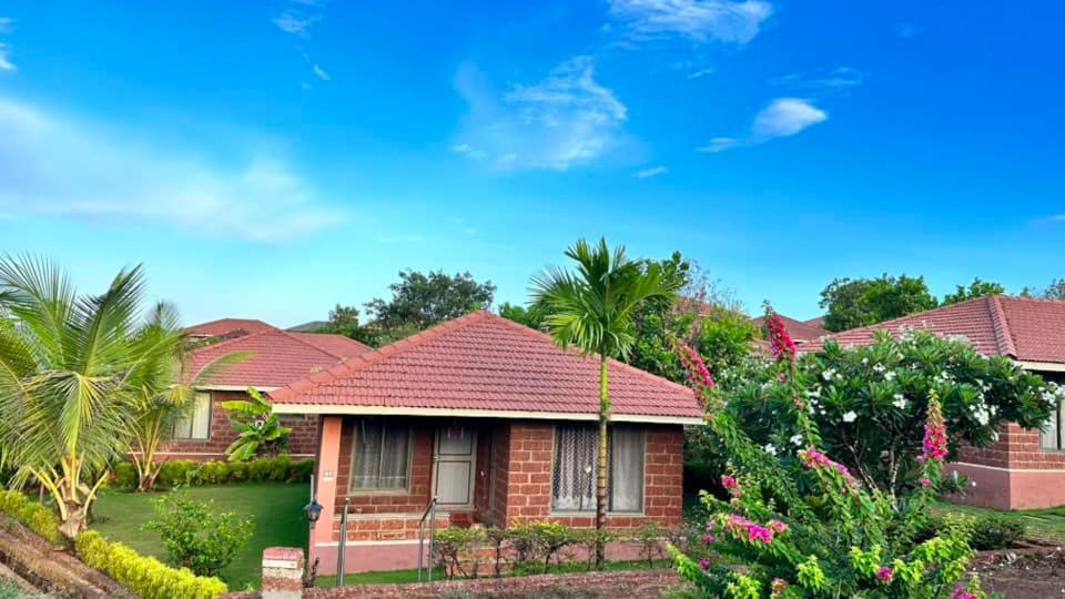 Regenta Resort Mango Village Guhagar Kudan ภายนอก รูปภาพ