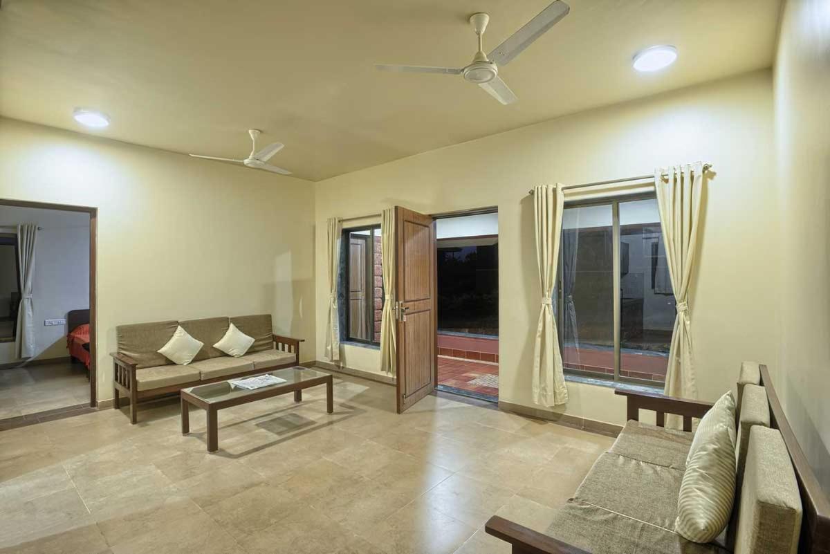 Regenta Resort Mango Village Guhagar Kudan ภายนอก รูปภาพ