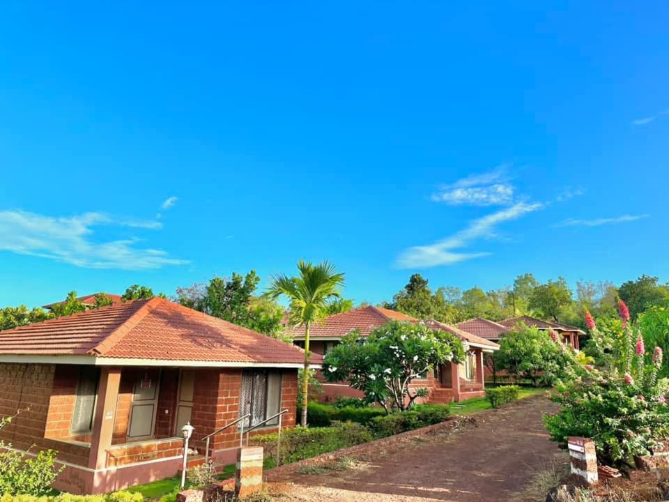 Regenta Resort Mango Village Guhagar Kudan ภายนอก รูปภาพ